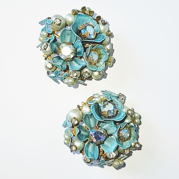 MIRIAM HASKELL AQUA BLUE FLOWER CLUSTER EARRINGS - UNSIGNED - Picture 1 of 9